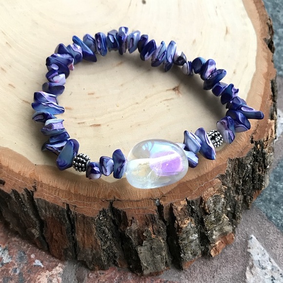 Genuine aura crystal boho purple shell bracelet - Picture 2 of 8